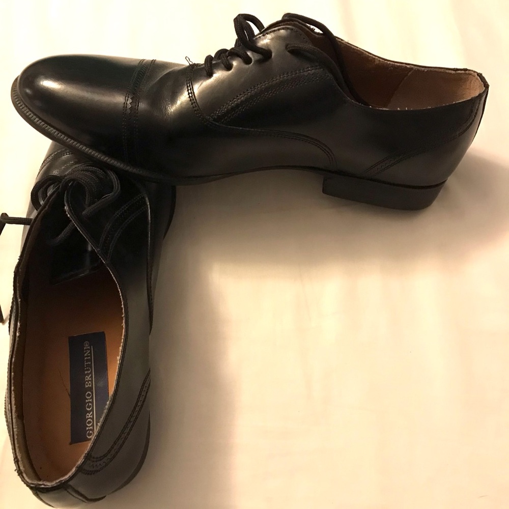 Handcrafted men’s Giorgio Brutini black leather dress shoes 9W.